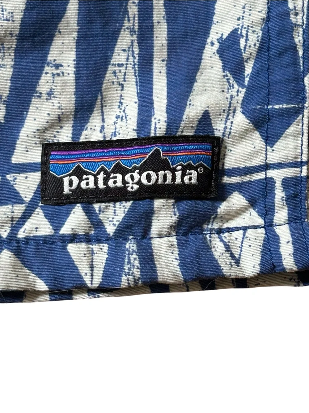 PATAGONIA Mens White Blue Baggies Adult Sz M Tribal Aztec Geometric Print Lined